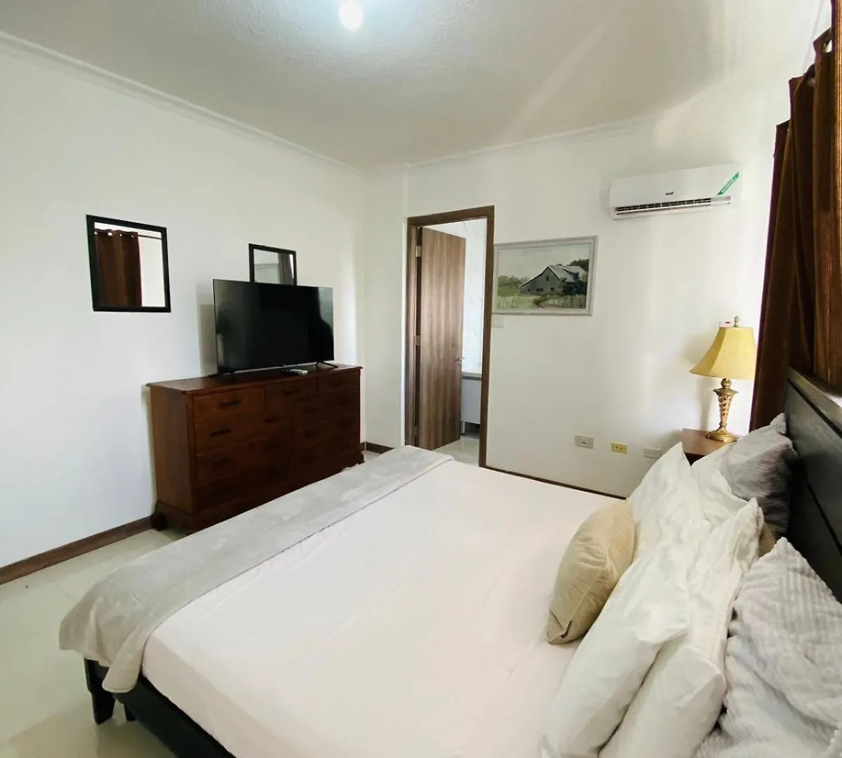 Metcalfe Two Bedroom Suite Kingston 0*,