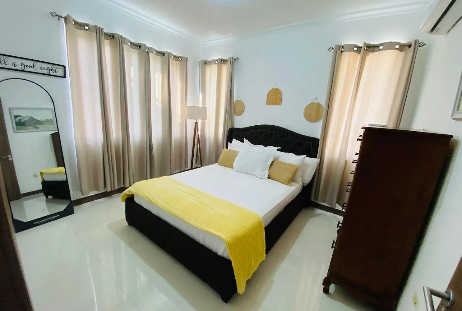 Metcalfe Two Bedroom Suite Kingston Daire